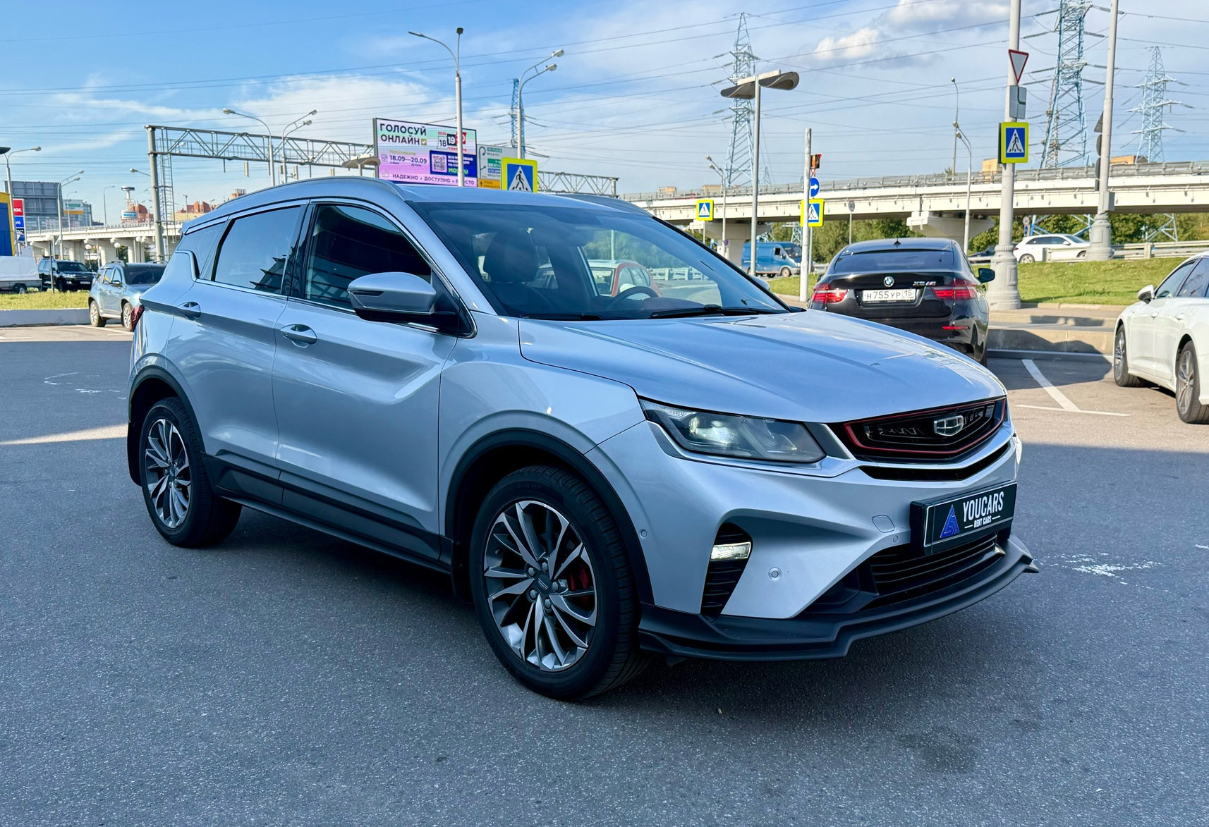 Аренда geely coolray комфорт класса 2024 года в городе Москва от 3200 руб./сутки, передний привод, двигатель: бензин, объем 1.5 литров, каско (Мультидрайв), ОСАГО (Мультидрайв), без водителя, недорого, вид 3 - RentRide