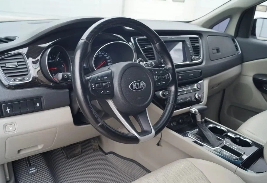 Аренда kia carnival 2020 года в городе Москва Пражская от 6000 руб./сутки, передний привод, двигатель: дизель, объем 2.2 литра, ОСАГО (Мультидрайв), без водителя, недорого, вид 3 - RentRide