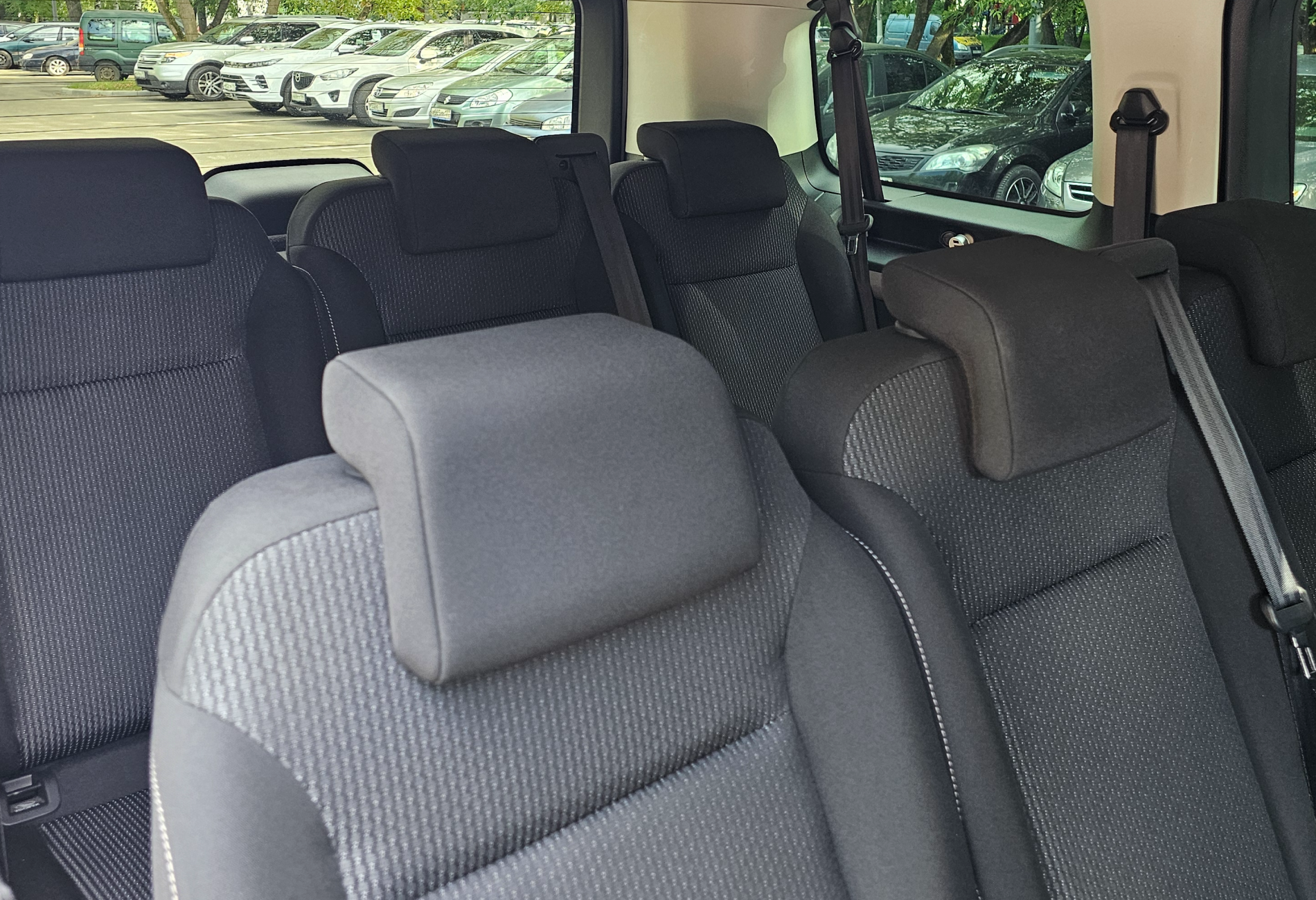 Аренда peugeot traveller 2019 года в городе Москва Пражская от 6500 руб./сутки, передний привод, двигатель: дизель, объем 2 литра, ОСАГО (Мультидрайв), без водителя, недорого, вид 4 - RentRide