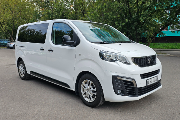 Прокат авто peugeot traveller 2019 года в городе Москва Пражская от 6500 руб./сутки, передний привод, двигатель: дизель, объем 2 литра, ОСАГО (Мультидрайв), без водителя, недорого - RentRide