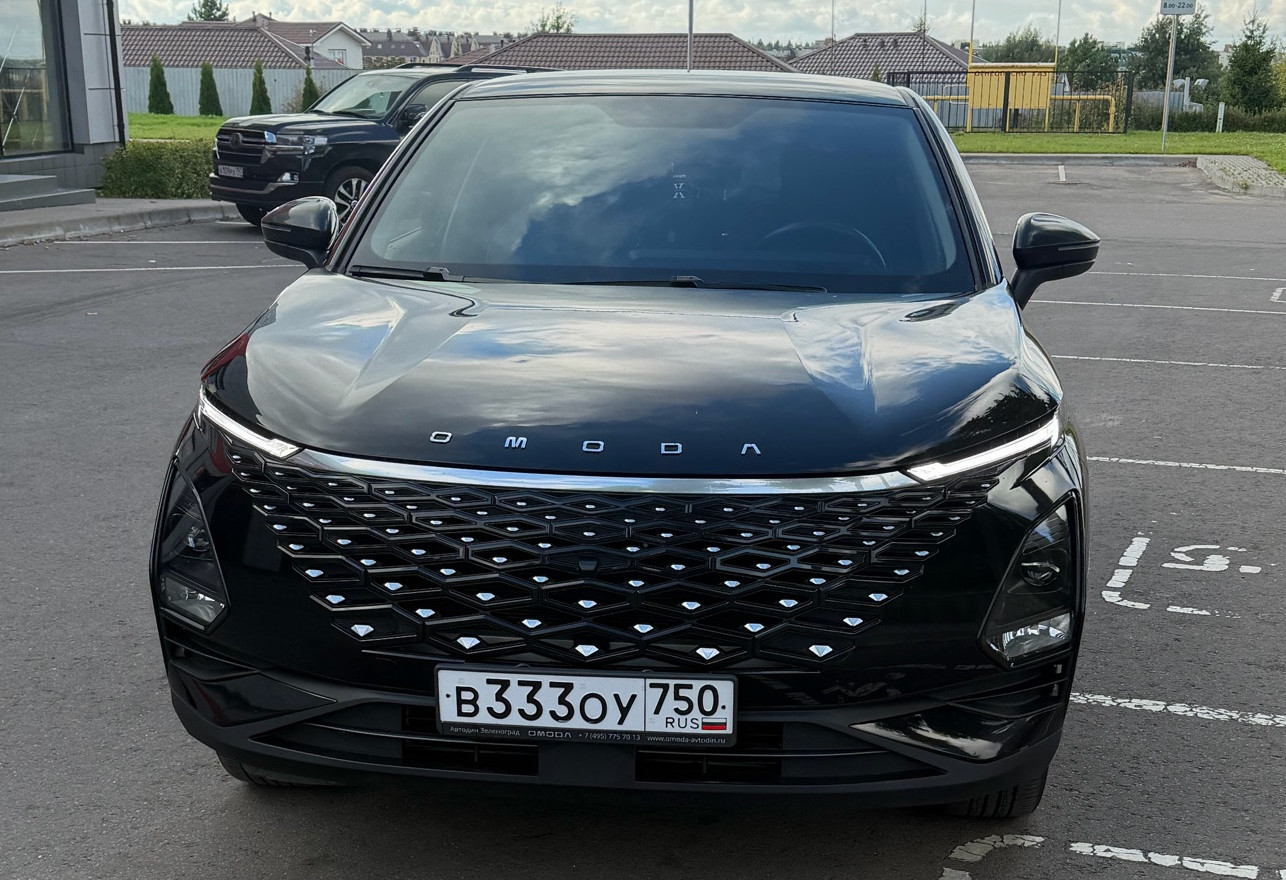 Аренда omoda c5 комфорт класса 2023 года в городе Москва Алтуфьево от 3200 руб./сутки, передний привод, двигатель: бензин, объем 1.5 литров, ОСАГО (Мультидрайв), без водителя, недорого, вид 2 - RentRide