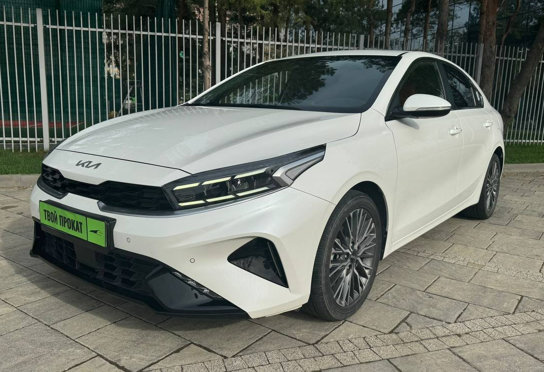 Аренда kia k3 комфорт класса 2021 года в городе Москва от 4400 руб./сутки, передний привод, двигатель: бензин, объем 1.6 литров, ОСАГО (Мультидрайв), без водителя, недорого - RentRide