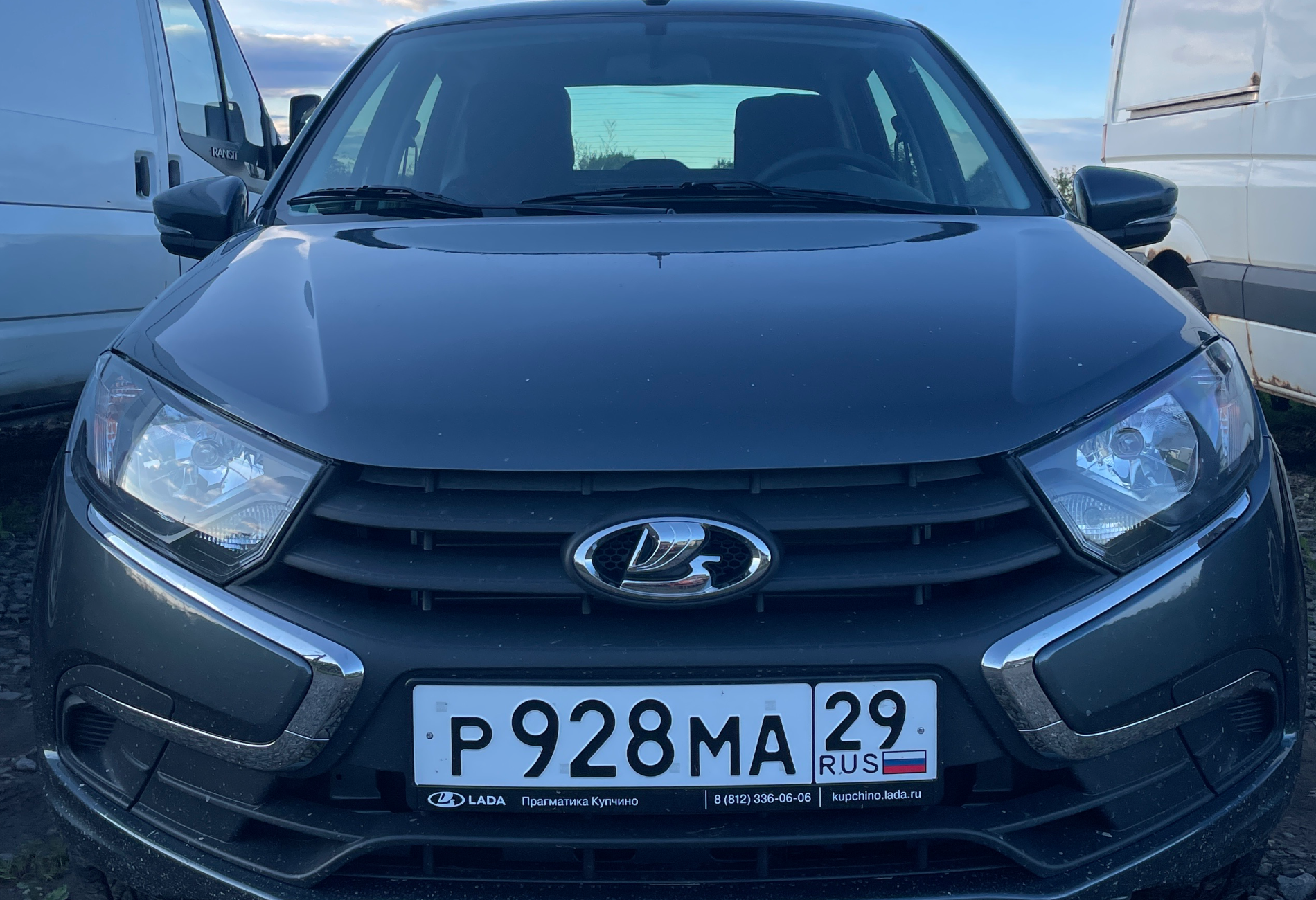 Аренда lada granta эконом класса 2026 года в городе Москва Улица Дыбенко от 1440 руб./сутки, передний привод, двигатель: бензин, объем 1600 литров, ОСАГО (Мультидрайв), без водителя, недорого - RentRide