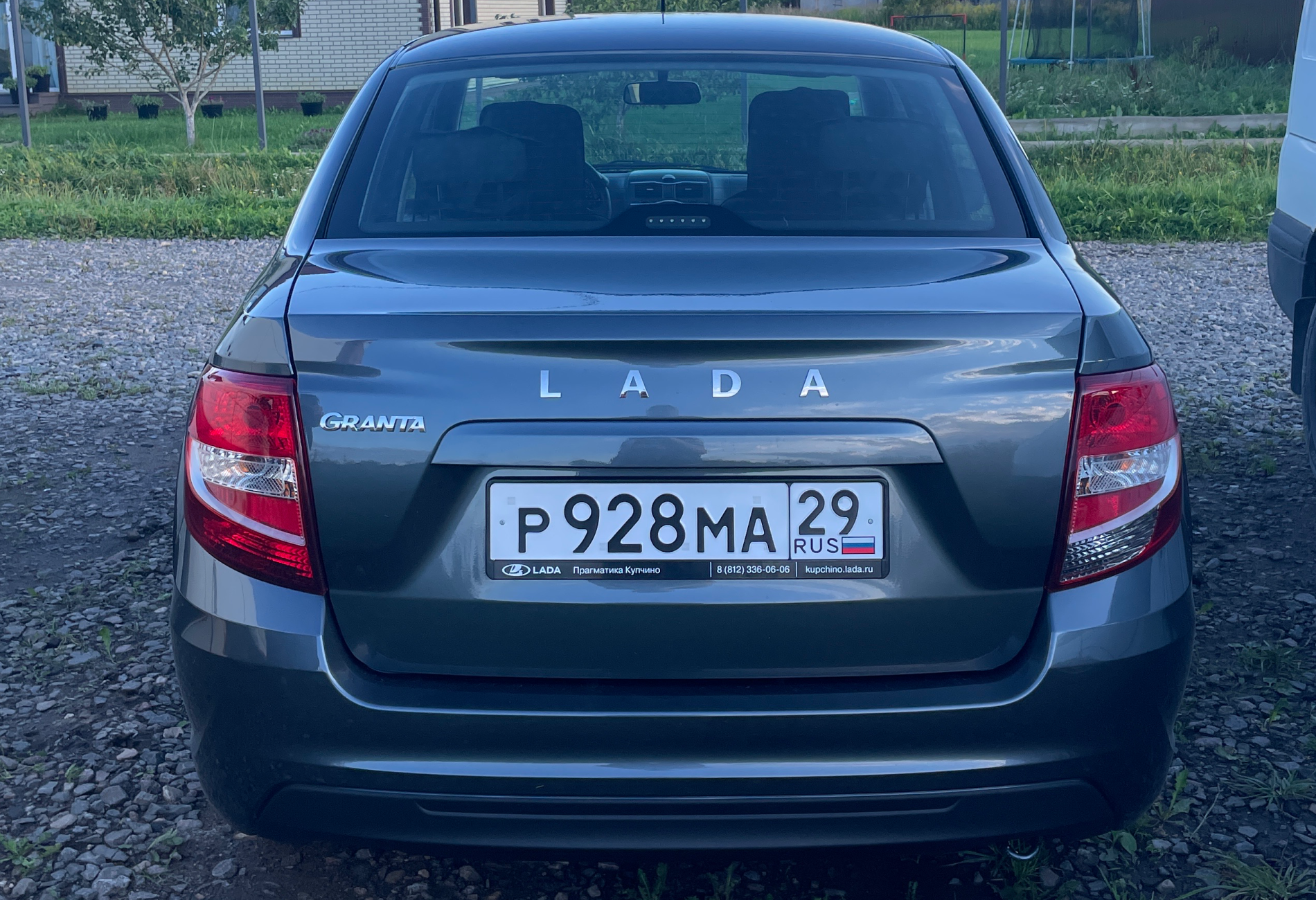 Аренда lada granta эконом класса 2026 года в городе Москва Улица Дыбенко от 1440 руб./сутки, передний привод, двигатель: бензин, объем 1600 литров, ОСАГО (Мультидрайв), без водителя, недорого, вид 2 - RentRide