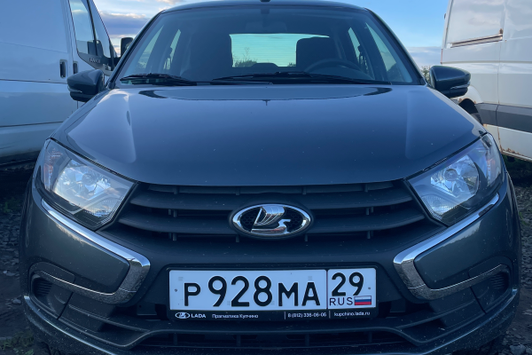 Прокат авто lada granta эконом класса 2026 года в городе Санкт-Петербург Улица Дыбенко от 1440 руб./сутки, передний привод, двигатель: бензин, объем 1600 литров, ОСАГО (Мультидрайв), без водителя, недорого - RentRide