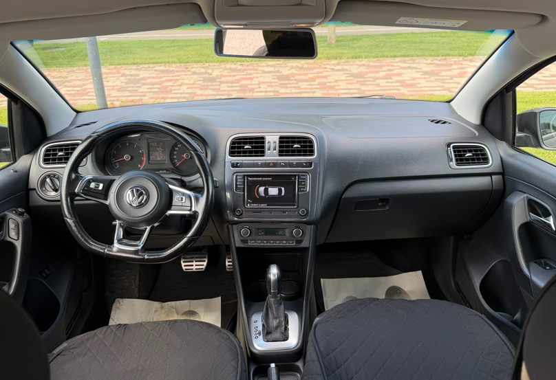 Аренда volkswagen polo эконом класса 2018 года в городе Москва от 2800 руб./сутки, передний привод, двигатель: бензин, объем 1.6 литров, ОСАГО (Мультидрайв), без водителя, недорого, вид 5 - RentRide
