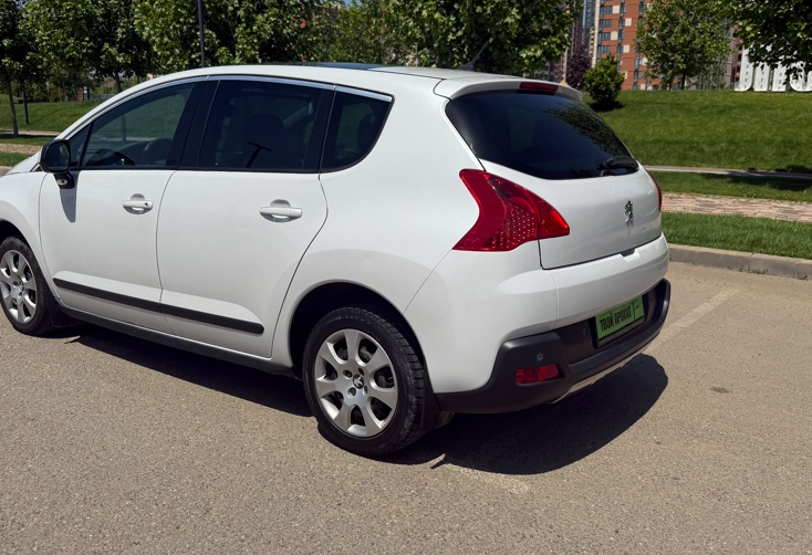 Аренда peugeot 3008 эконом класса 2013 года в городе Москва от 2952 руб./сутки, передний привод, двигатель: бензин, объем 1.6 литров, ОСАГО (Мультидрайв), без водителя, недорого, вид 4 - RentRide