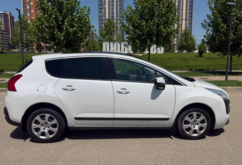 Аренда peugeot 3008 эконом класса 2013 года в городе Москва от 2952 руб./сутки, передний привод, двигатель: бензин, объем 1.6 литров, ОСАГО (Мультидрайв), без водителя, недорого, вид 2 - RentRide