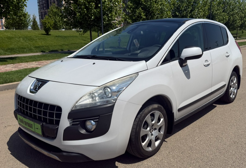 Аренда peugeot 3008 эконом класса 2013 года в городе Москва от 2952 руб./сутки, передний привод, двигатель: бензин, объем 1.6 литров, ОСАГО (Мультидрайв), без водителя, недорого - RentRide