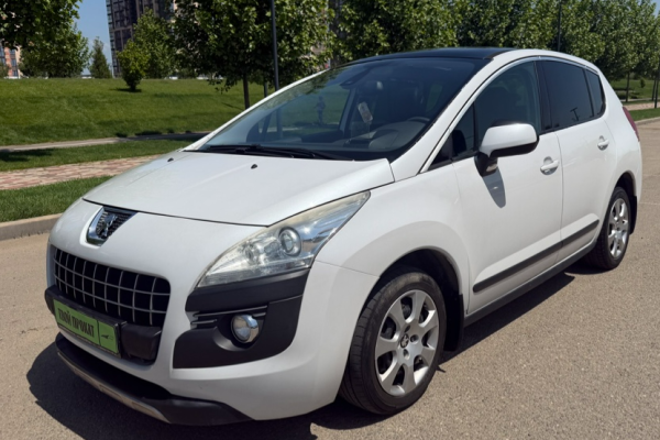 Прокат авто peugeot 3008 эконом класса 2013 года в городе Краснодар от 2952 руб./сутки, передний привод, двигатель: бензин, объем 1.6 литров, ОСАГО (Мультидрайв), без водителя, недорого - RentRide