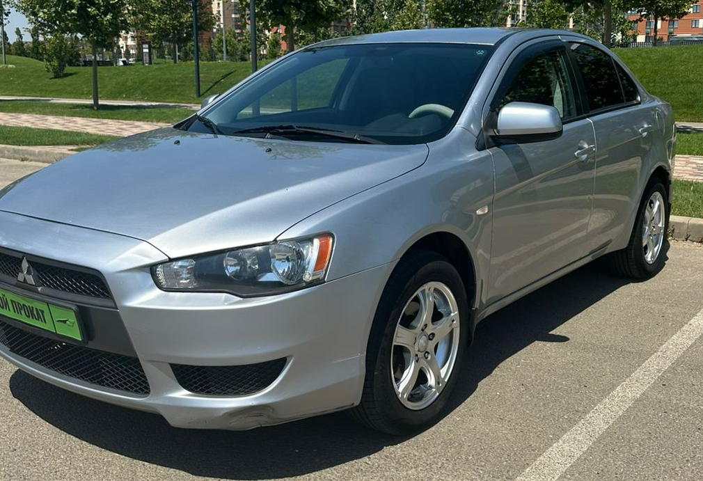Аренда mitsubishi lancer эконом класса 2010 года в городе Москва от 2320 руб./сутки, передний привод, двигатель: бензин, объем 1.5 литров, ОСАГО (Мультидрайв), без водителя, недорого, вид 4 - RentRide