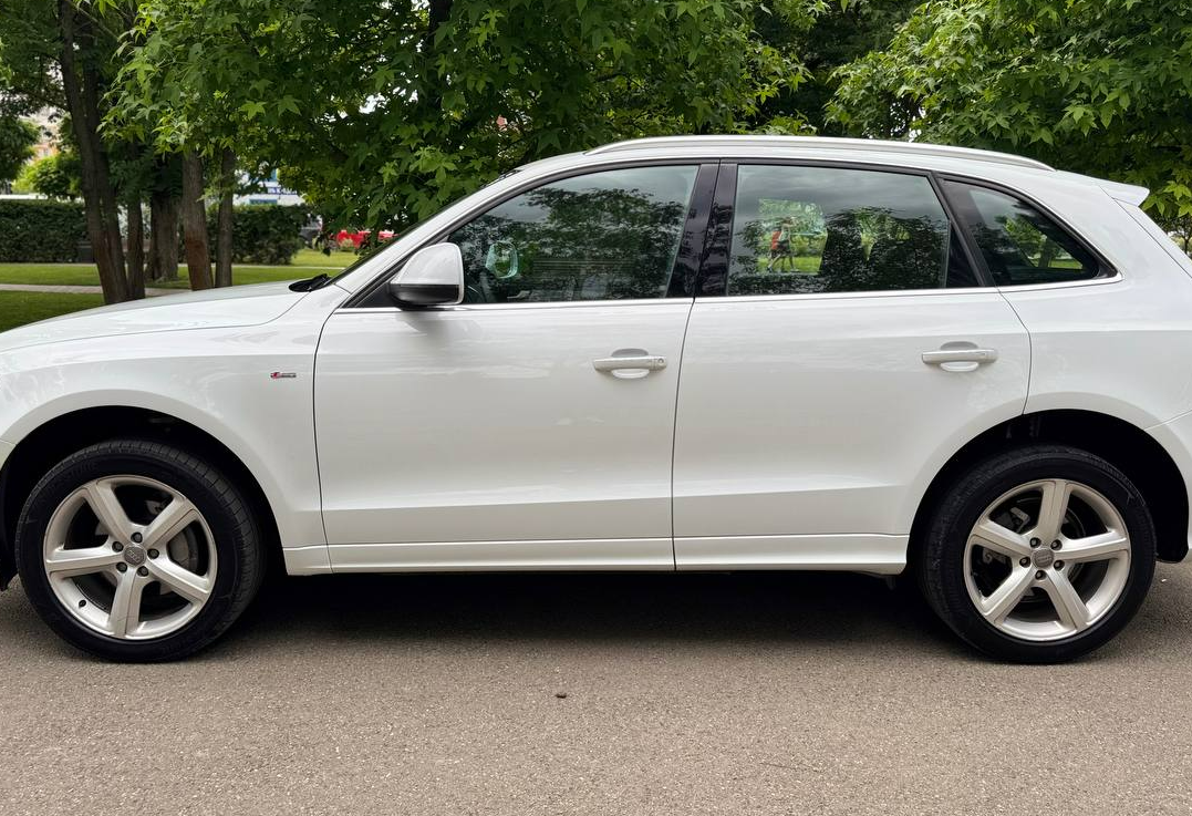 Аренда audi q5 бизнес класса 2014 года в городе Москва от 5040 руб./сутки, полный привод, двигатель: бензин, объем 2 литра, ОСАГО (Мультидрайв), без водителя, недорого, вид 3 - RentRide