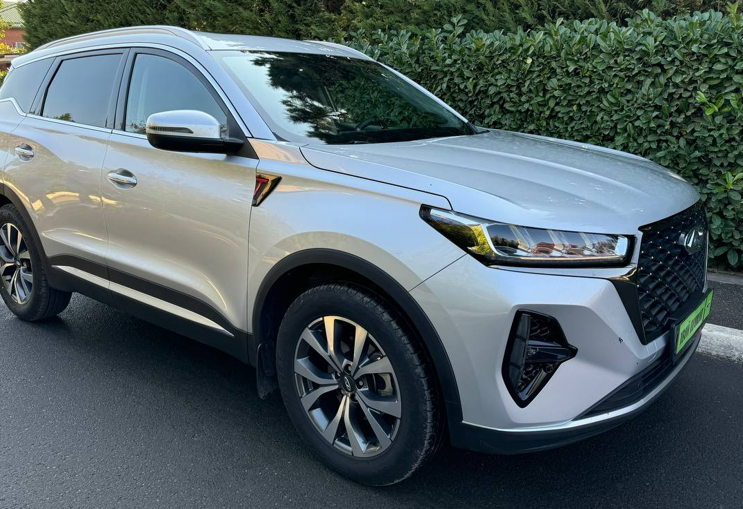 Аренда chery tiggo-7-pro-max комфорт класса 2023 года в городе Москва от 4072 руб./сутки, передний привод, двигатель: бензин, объем 1.5 литров, ОСАГО (Мультидрайв), без водителя, недорого - RentRide