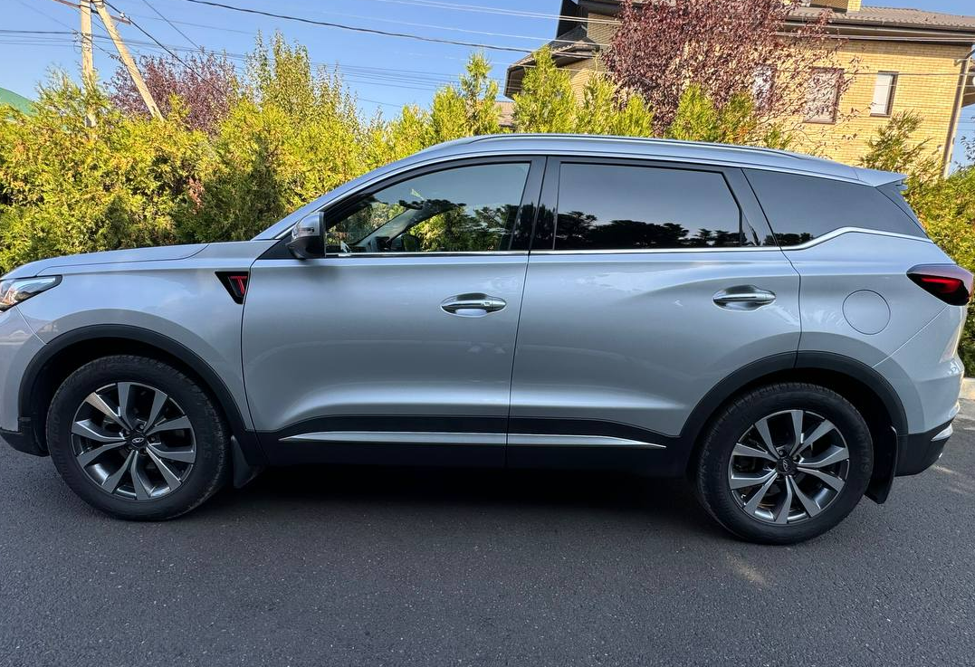 Аренда chery tiggo-7-pro-max комфорт класса 2023 года в городе Москва от 4072 руб./сутки, передний привод, двигатель: бензин, объем 1.5 литров, ОСАГО (Мультидрайв), без водителя, недорого, вид 3 - RentRide