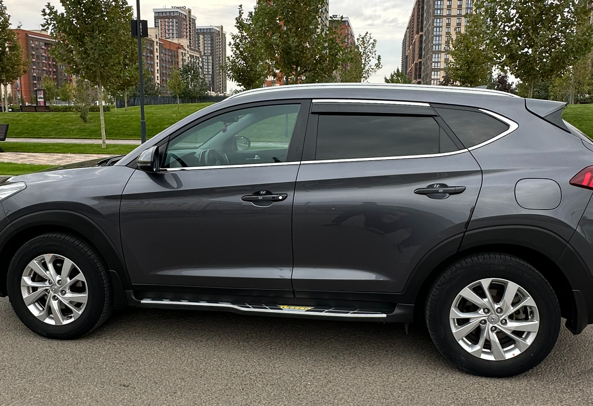 Аренда hyundai tucson комфорт класса 2018 года в городе Москва от 4792 руб./сутки, передний привод, двигатель: бензин, объем 2 литра, ОСАГО (Мультидрайв), без водителя, недорого, вид 2 - RentRide