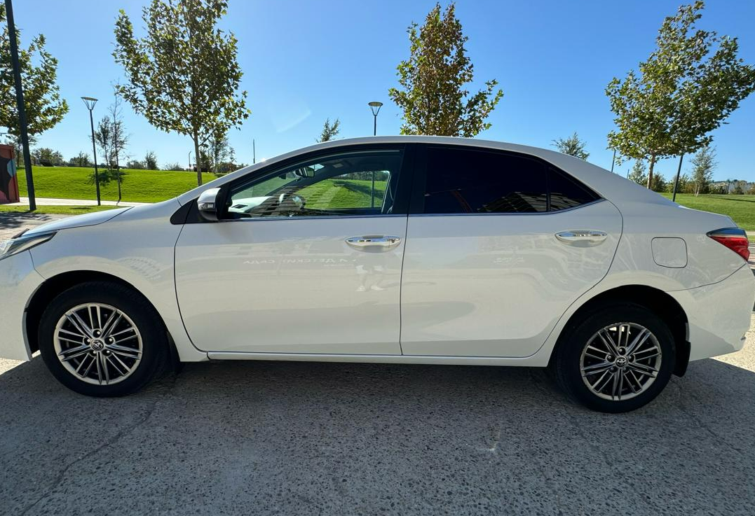 Аренда toyota corolla комфорт класса 2018 года в городе Москва от 3360 руб./сутки, передний привод, двигатель: бензин, объем 1.6 литров, ОСАГО (Мультидрайв), без водителя, недорого, вид 3 - RentRide