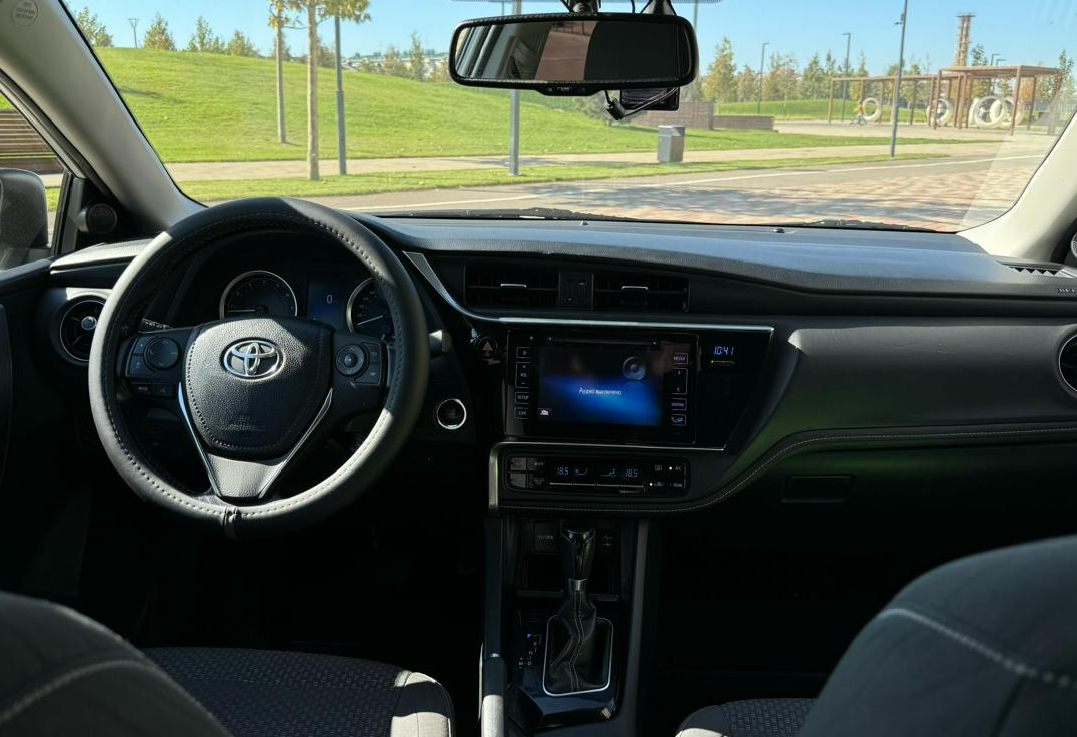 Аренда toyota corolla комфорт класса 2018 года в городе Москва от 3360 руб./сутки, передний привод, двигатель: бензин, объем 1.6 литров, ОСАГО (Мультидрайв), без водителя, недорого, вид 6 - RentRide