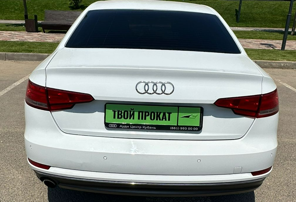Аренда audi a4 комфорт класса 2015 года в городе Москва от 4792 руб./сутки, передний привод, двигатель: бензин, объем 1.4 литра, ОСАГО (Мультидрайв), без водителя, недорого, вид 3 - RentRide