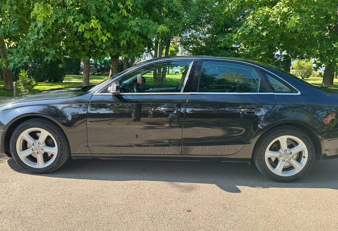 Аренда audi a4 комфорт класса 2013 года в городе Москва от 3600 руб./сутки, передний привод, двигатель: бензин, объем 1.8 литров, ОСАГО (Мультидрайв), без водителя, недорого, вид 2 - RentRide