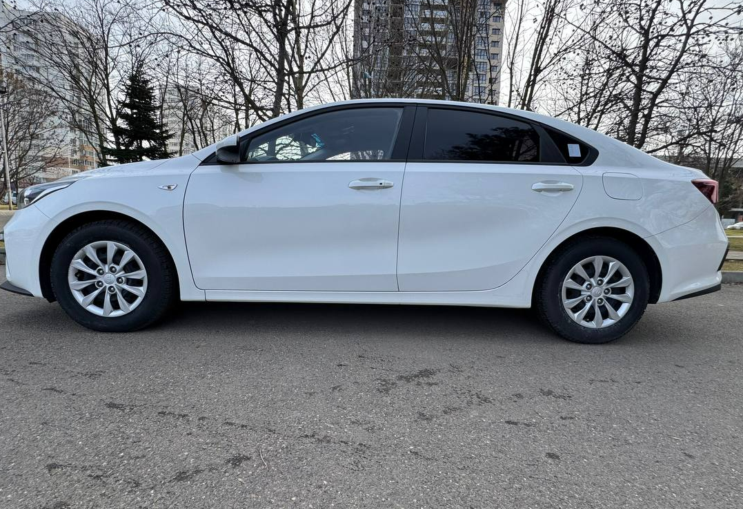 Аренда kia k3 комфорт класса 2020 года в городе Москва от 3600 руб./сутки, передний привод, двигатель: бензин, объем 1.6 литров, ОСАГО (Мультидрайв), без водителя, недорого, вид 2 - RentRide