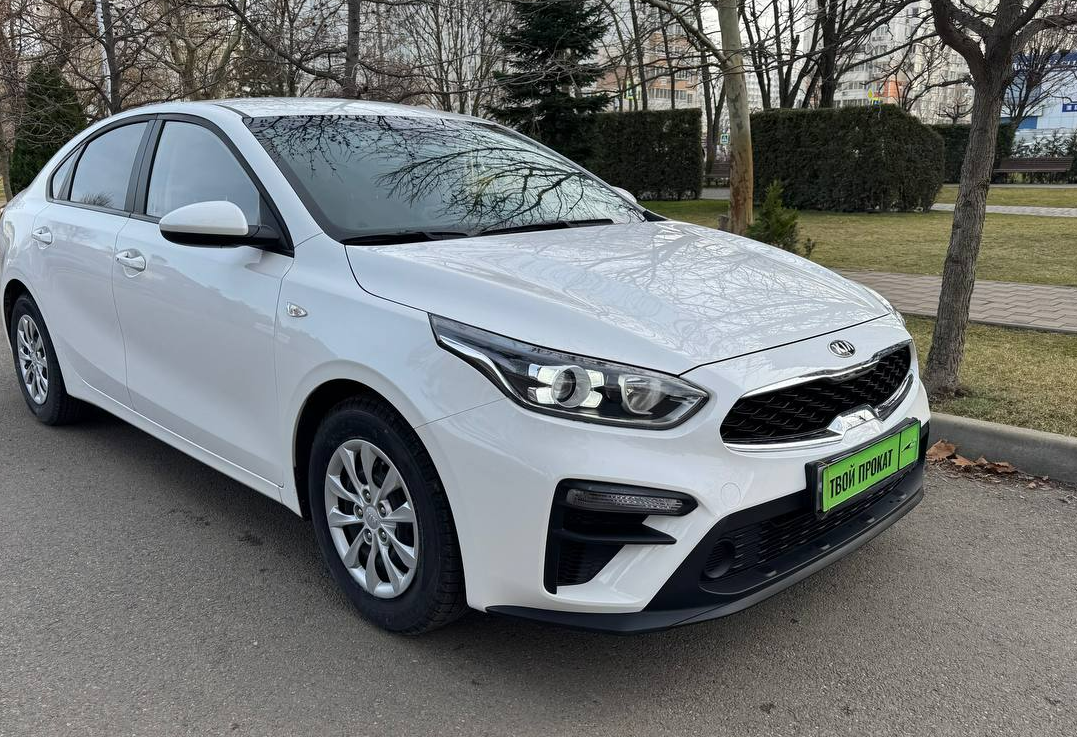 Аренда kia k3 комфорт класса 2020 года в городе Москва от 3600 руб./сутки, передний привод, двигатель: бензин, объем 1.6 литров, ОСАГО (Мультидрайв), без водителя, недорого - RentRide