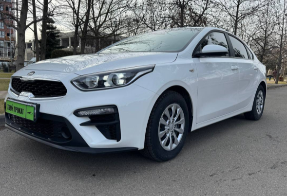 Аренда kia k3 комфорт класса 2020 года в городе Москва от 3600 руб./сутки, передний привод, двигатель: бензин, объем 1.6 литров, ОСАГО (Мультидрайв), без водителя, недорого, вид 3 - RentRide
