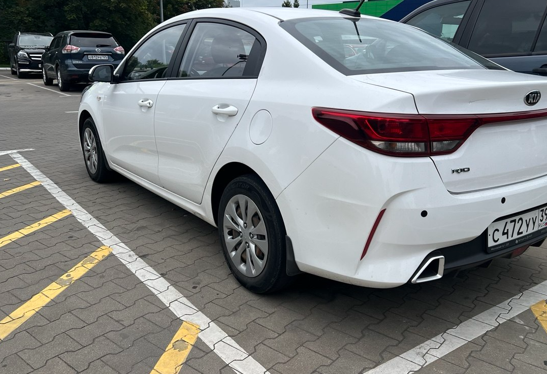 Аренда kia rio эконом класса 2021 года в городе Москва от 2400 руб./сутки, передний привод, двигатель: бензин, объем 1.4 литра, каско (Мультидрайв), ОСАГО (Впишу в полис), без водителя, недорого, вид 2 - RentRide