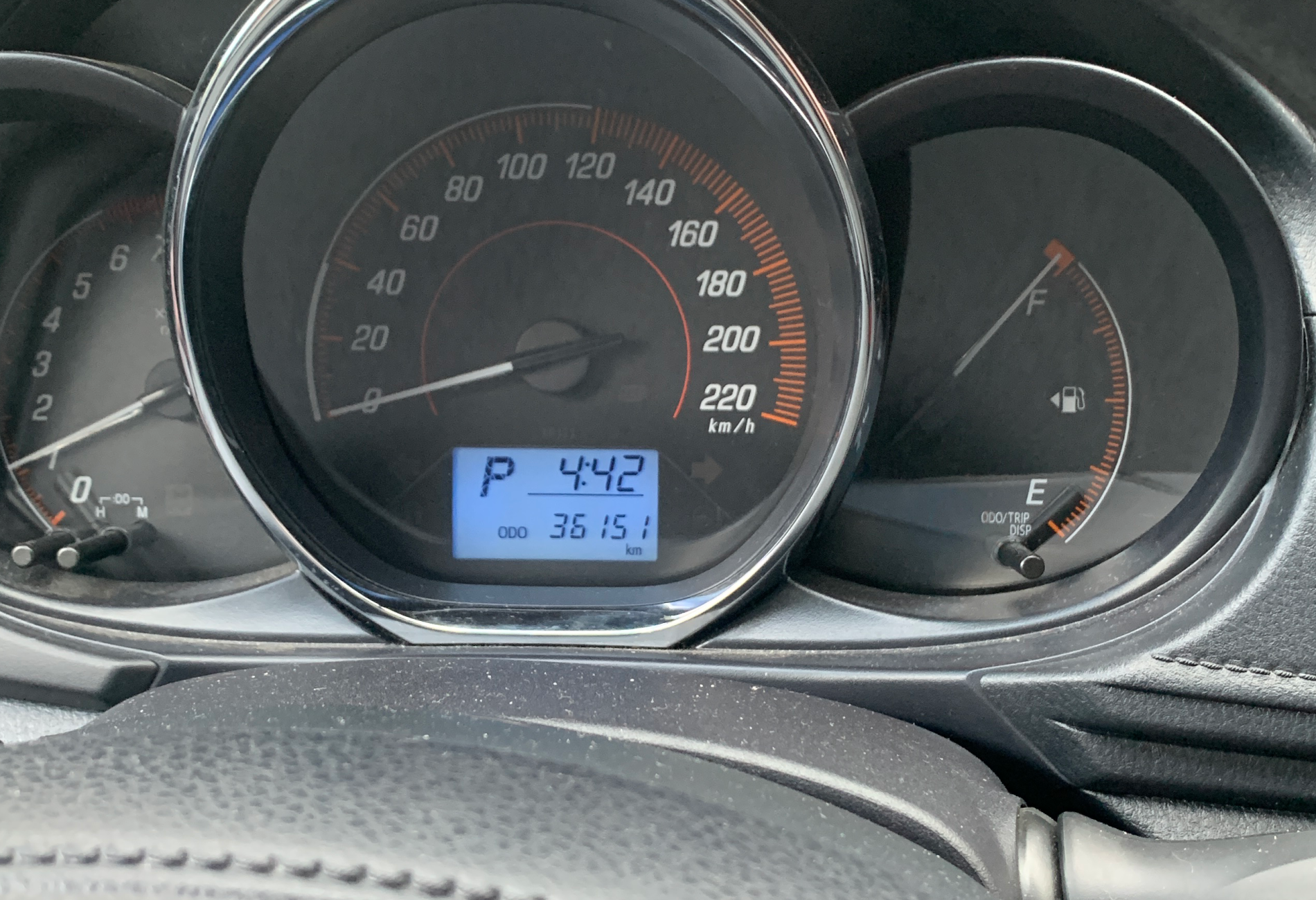 Аренда toyota yaris эконом класса 2021 года в городе Москва Люблино от 2400 руб./сутки, передний привод, двигатель: бензин, объем 1.5 литров, ОСАГО (Впишу в полис), без водителя, недорого, вид 5 - RentRide