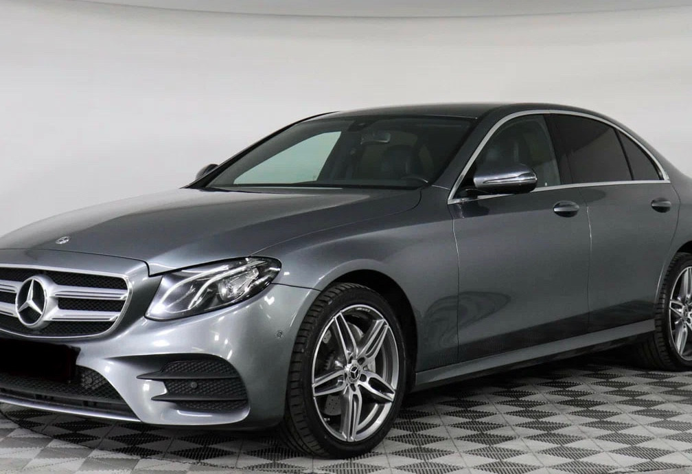 Аренда mercedes-benz e-klass бизнес класса 2018 года в городе Москва Нагорная от 9600 руб./сутки, полный привод, двигатель: бензин, объем 2 литра, ОСАГО (Впишу в полис), без водителя, недорого - RentRide