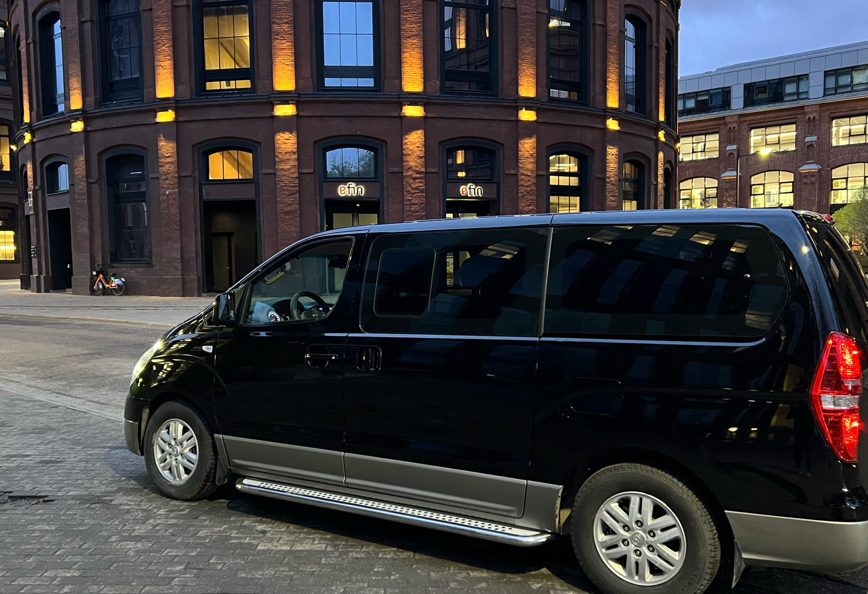 Аренда hyundai h-1 2016 года в городе Москва Бульвар Рокоссовского от 4500 руб./сутки, задний привод, двигатель: дизель, объем 2.5 литров, ОСАГО (Мультидрайв), без водителя, недорого, вид 8 - RentRide