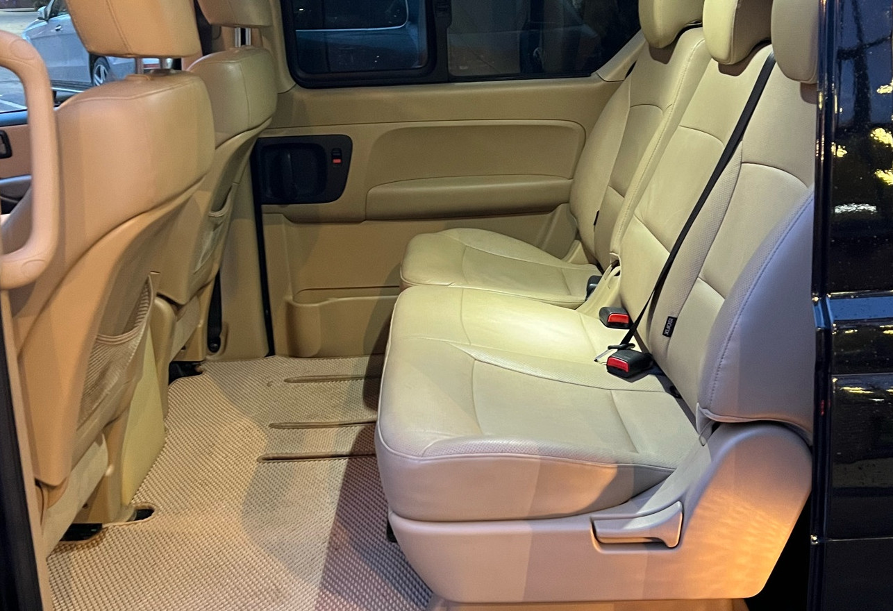 Аренда hyundai h-1 2016 года в городе Москва Бульвар Рокоссовского от 4500 руб./сутки, задний привод, двигатель: дизель, объем 2.5 литров, ОСАГО (Мультидрайв), без водителя, недорого, вид 2 - RentRide