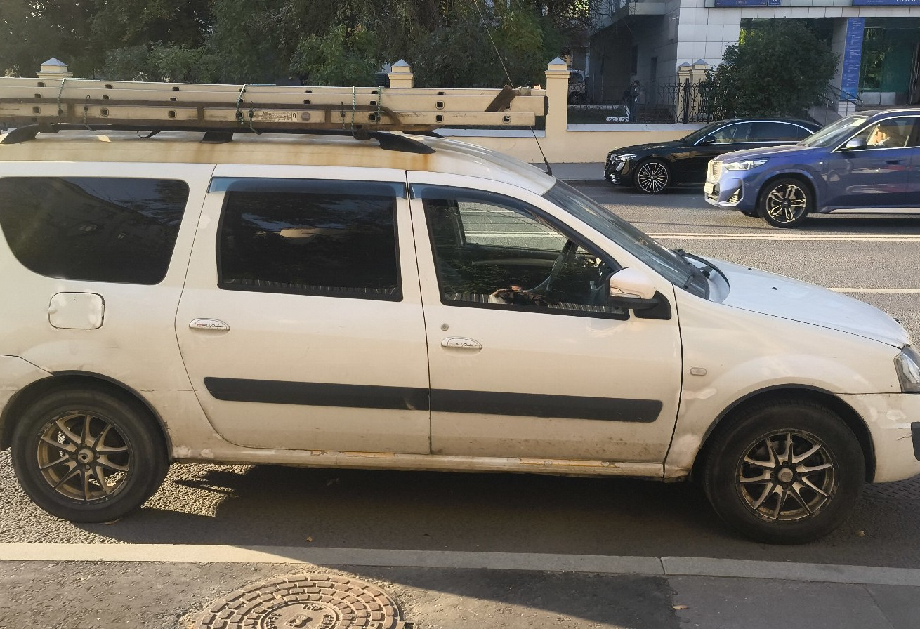 Аренда lada-vaz largus эконом класса 2014 года в городе Москва от 5360 руб./сутки, передний привод, двигатель: газ, объем 1.6 литров, ОСАГО (Мультидрайв), без водителя, недорого, вид 2 - RentRide