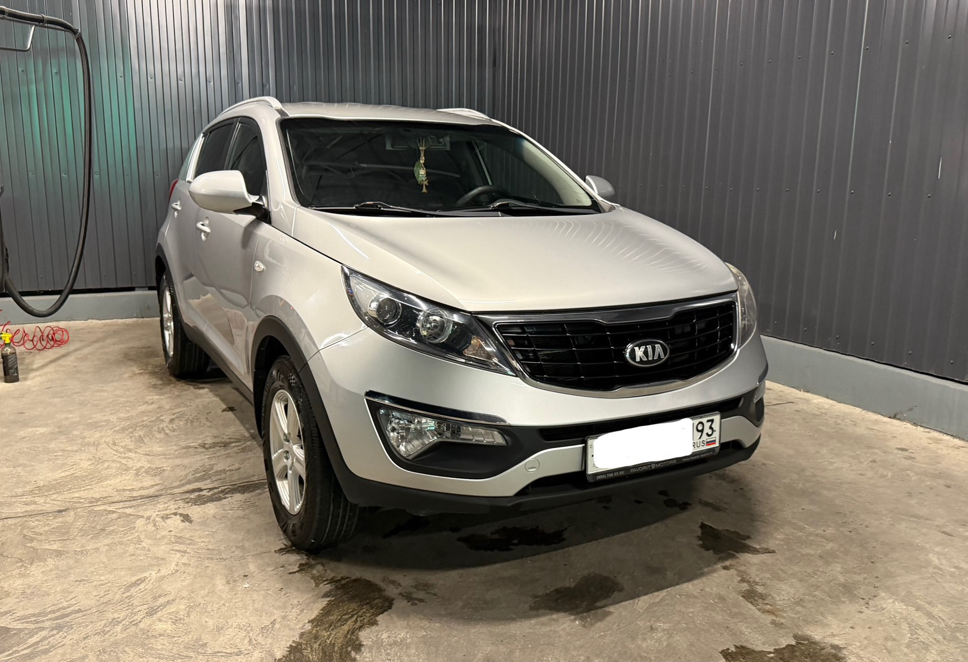 Аренда kia sportage эконом класса 2014 года в городе Москва от 2400 руб./сутки, передний привод, двигатель: бензин, объем 2 литра, ОСАГО (Впишу в полис), без водителя, недорого, вид 2 - RentRide