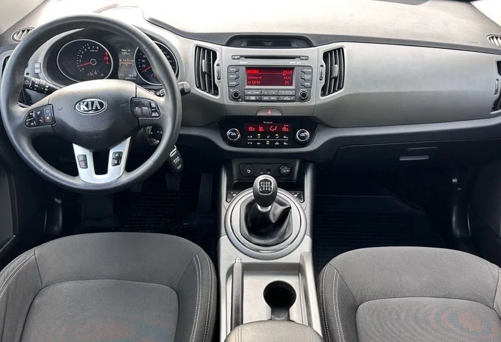 Аренда kia sportage эконом класса 2014 года в городе Москва от 2400 руб./сутки, передний привод, двигатель: бензин, объем 2 литра, ОСАГО (Впишу в полис), без водителя, недорого, вид 4 - RentRide