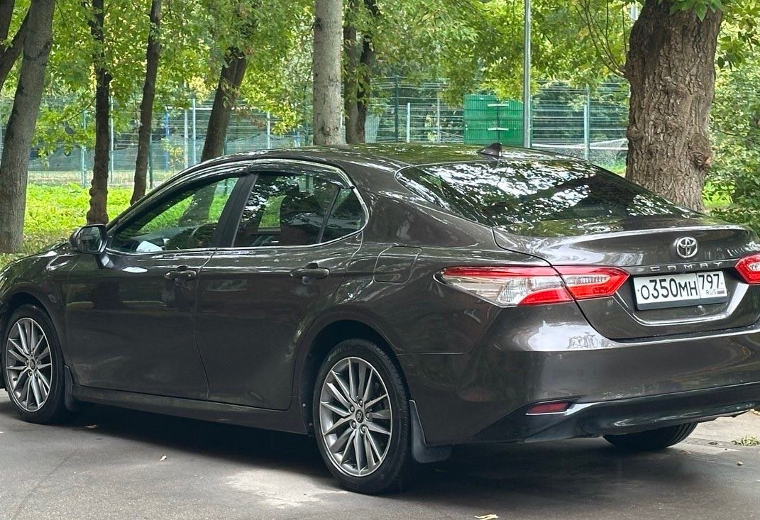 Аренда toyota camry комфорт класса 2019 года в городе Москва Нагорная от 4720 руб./сутки, передний привод, двигатель: бензин, объем 2.5 литров, ОСАГО (Впишу в полис), без водителя, недорого, вид 4 - RentRide