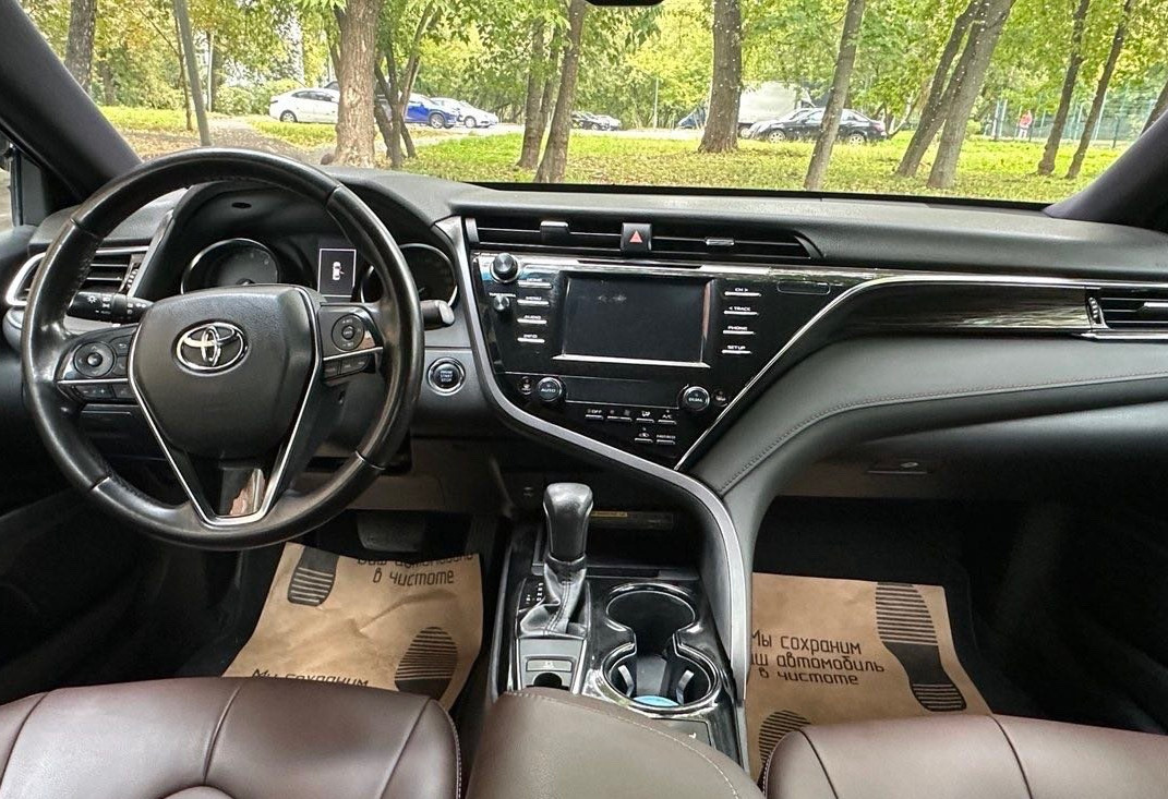 Аренда toyota camry комфорт класса 2019 года в городе Москва Нагорная от 4720 руб./сутки, передний привод, двигатель: бензин, объем 2.5 литров, ОСАГО (Впишу в полис), без водителя, недорого, вид 6 - RentRide