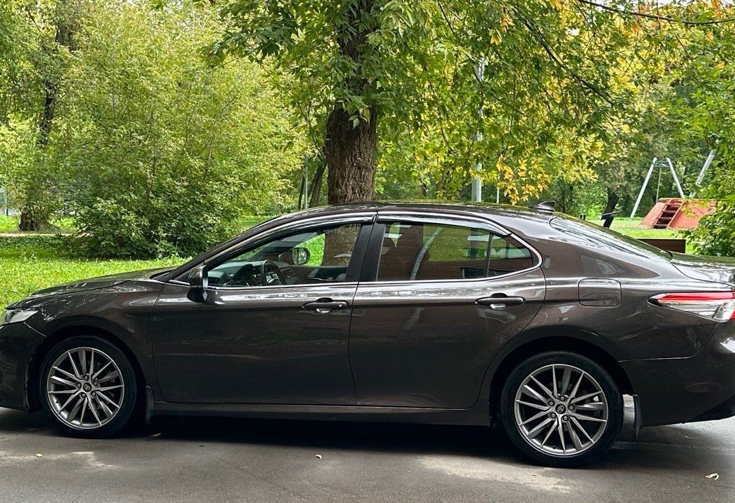 Аренда toyota camry комфорт класса 2019 года в городе Москва Нагорная от 4720 руб./сутки, передний привод, двигатель: бензин, объем 2.5 литров, ОСАГО (Впишу в полис), без водителя, недорого, вид 2 - RentRide
