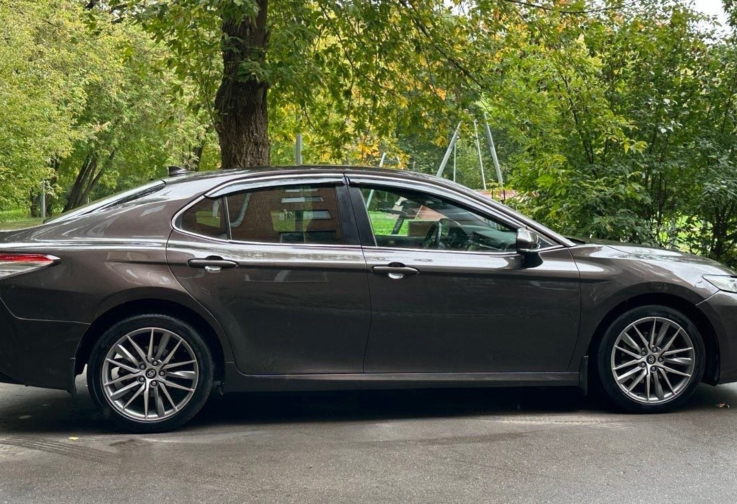 Аренда toyota camry комфорт класса 2019 года в городе Москва Нагорная от 4720 руб./сутки, передний привод, двигатель: бензин, объем 2.5 литров, ОСАГО (Впишу в полис), без водителя, недорого, вид 3 - RentRide
