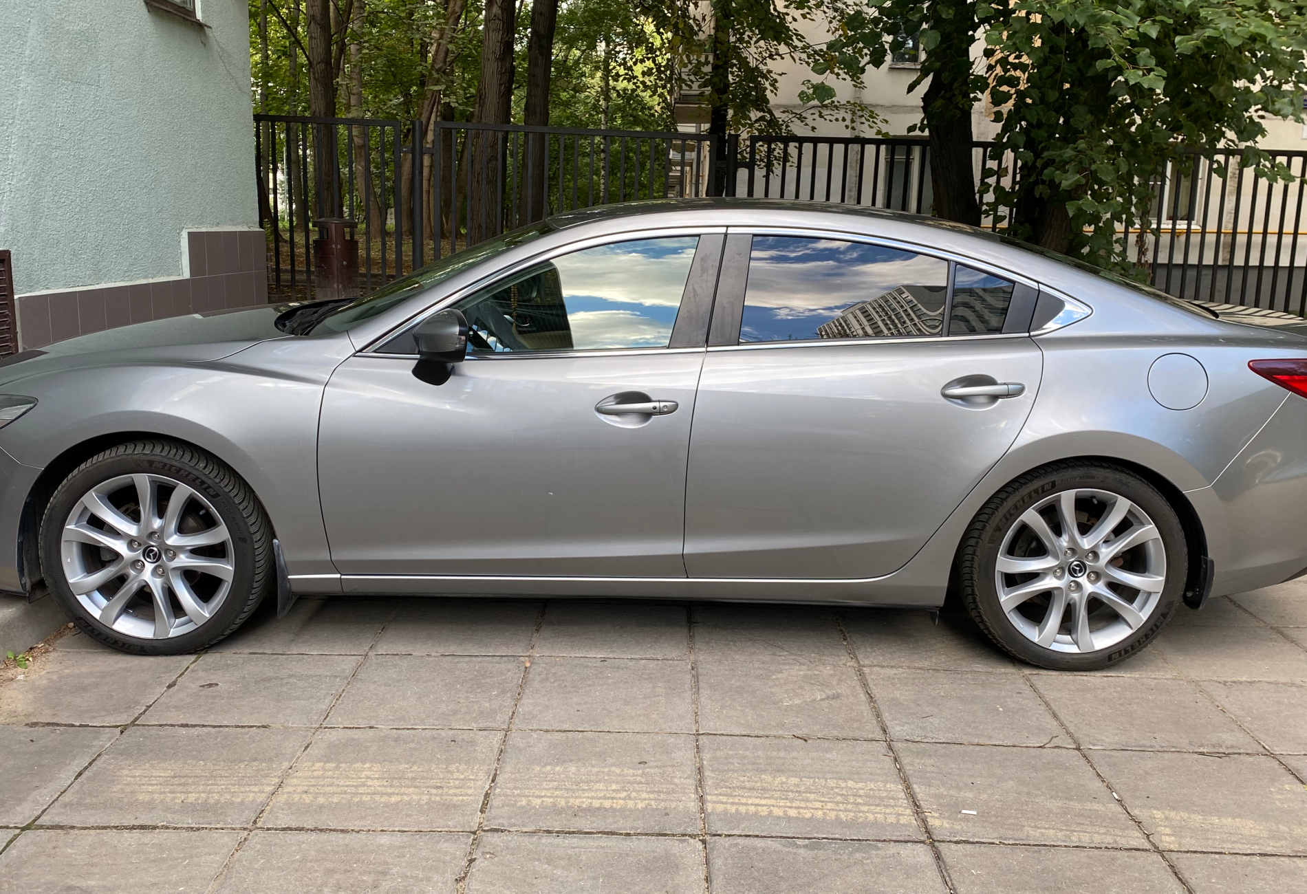 Аренда mazda 6 комфорт класса 2012 года в городе Москва Новые Черемушки от 4500 руб./сутки, передний привод, двигатель: бензин, объем 2 литра, ОСАГО (Впишу в полис), без водителя, недорого, вид 3 - RentRide