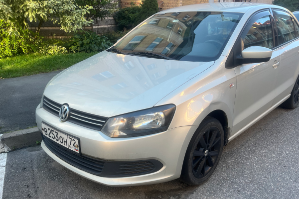 Прокат авто volkswagen polo эконом класса 2015 года в городе Санкт-Петербург Озерки от 1480 руб./сутки, передний привод, двигатель: бензин, объем 1.6 литров, ОСАГО (Впишу в полис), без водителя, недорого - RentRide