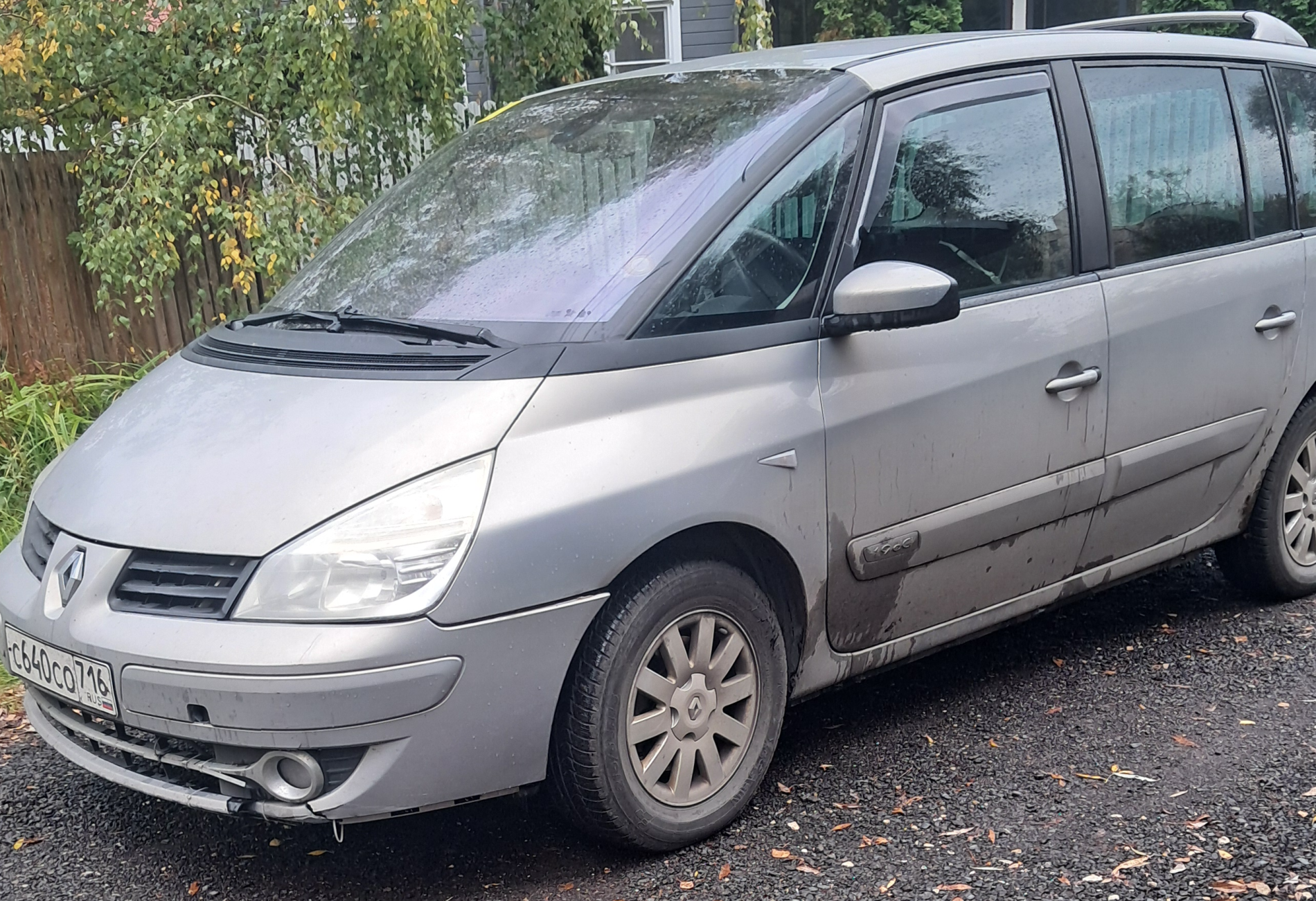 Аренда renault espace эконом класса 2006 года в городе Москва Тимирязевская от 2400 руб./сутки, передний привод, двигатель: дизель, объем 1.9 литров, ОСАГО (Впишу в полис), без водителя, недорого - RentRide