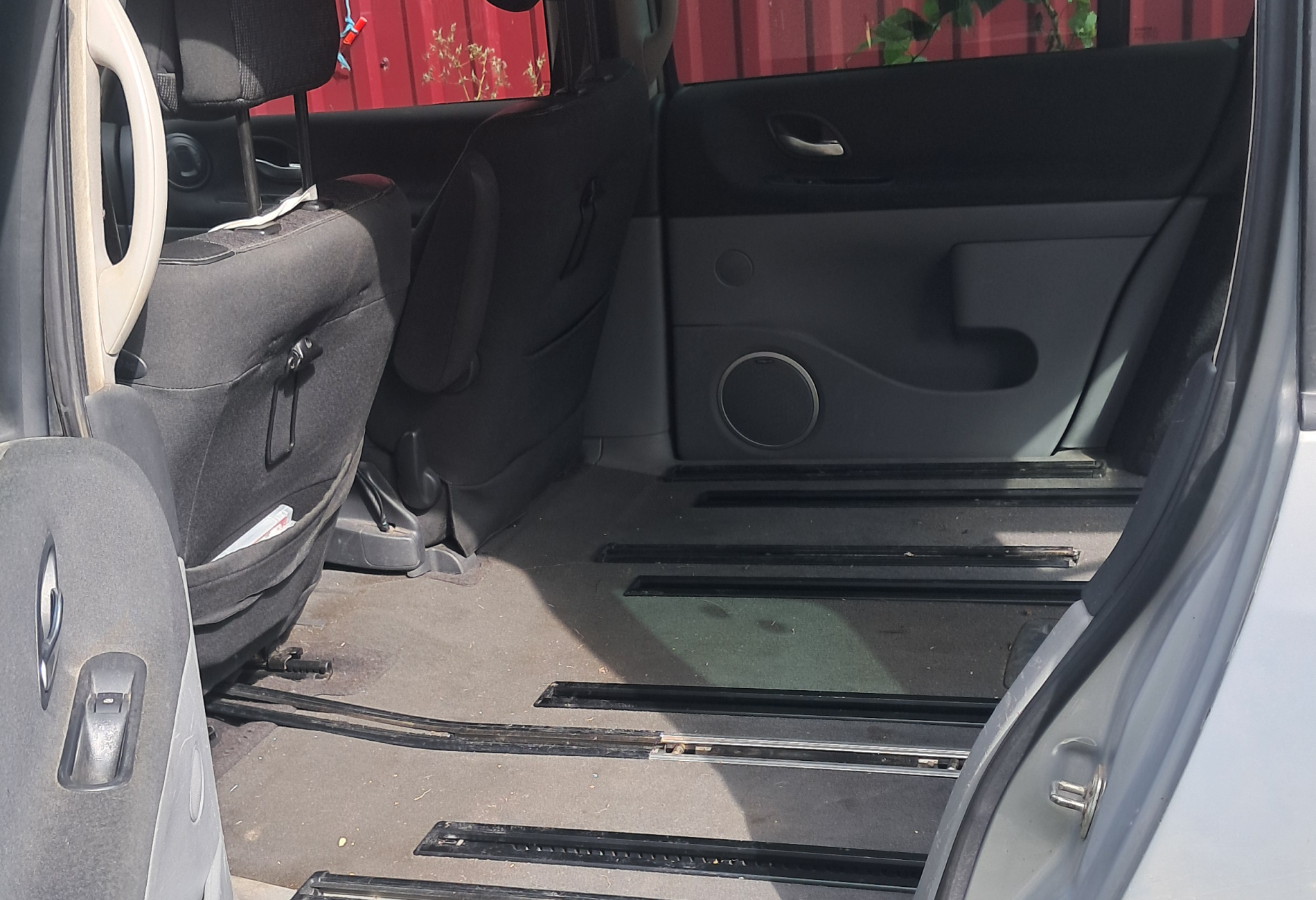 Аренда renault espace эконом класса 2006 года в городе Москва Тимирязевская от 2400 руб./сутки, передний привод, двигатель: дизель, объем 1.9 литров, ОСАГО (Впишу в полис), без водителя, недорого, вид 5 - RentRide