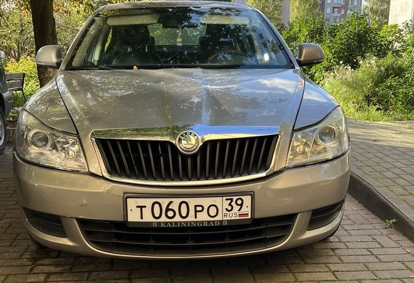 Аренда skoda octavia эконом класса 2011 года в городе Москва от 1280 руб./сутки, передний привод, двигатель: бензин, объем 1.6 литров, ОСАГО (Впишу в полис), без водителя, недорого, вид 2 - RentRide