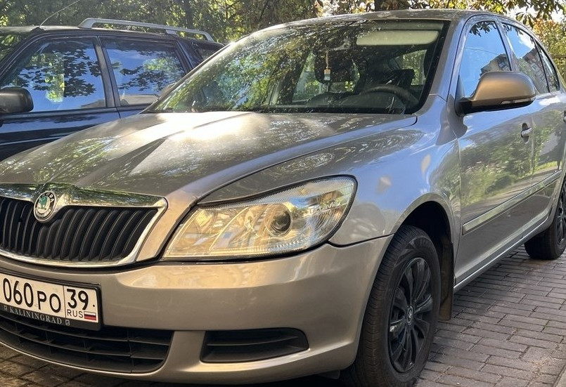 Аренда skoda octavia эконом класса 2011 года в городе Москва от 1280 руб./сутки, передний привод, двигатель: бензин, объем 1.6 литров, ОСАГО (Впишу в полис), без водителя, недорого - RentRide