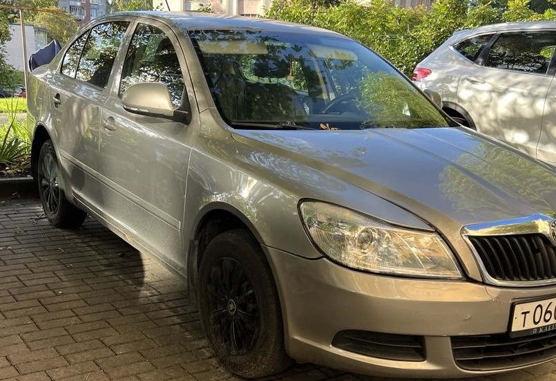 Аренда skoda octavia эконом класса 2011 года в городе Москва от 1280 руб./сутки, передний привод, двигатель: бензин, объем 1.6 литров, ОСАГО (Впишу в полис), без водителя, недорого, вид 3 - RentRide
