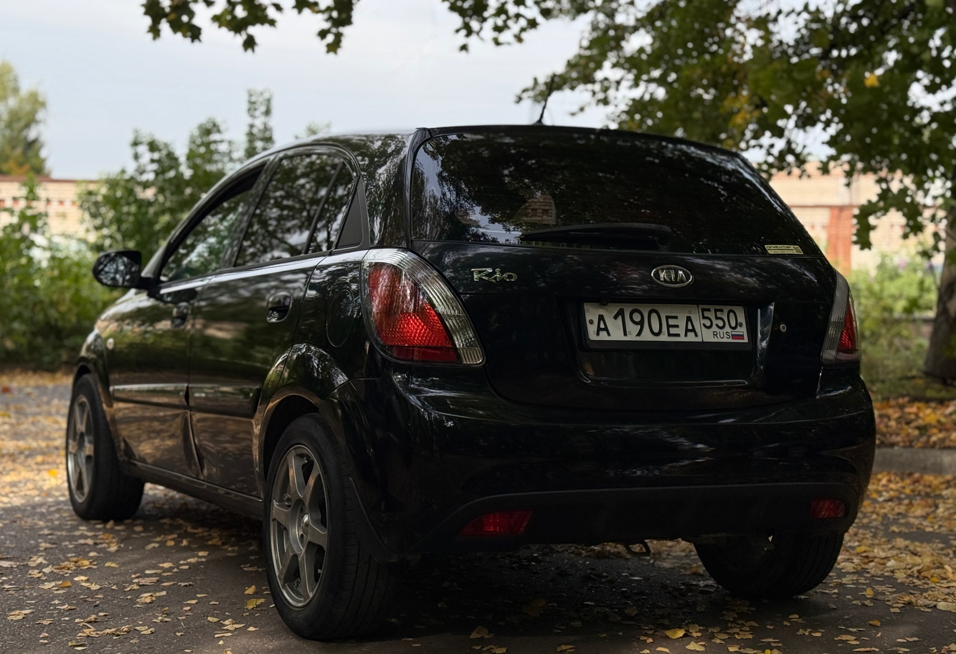 Аренда kia rio эконом класса 2011 года в городе Москва от 1200 руб./сутки, передний привод, двигатель: бензин, объем 1.4 литра, ОСАГО (Впишу в полис), без водителя, недорого, вид 2 - RentRide