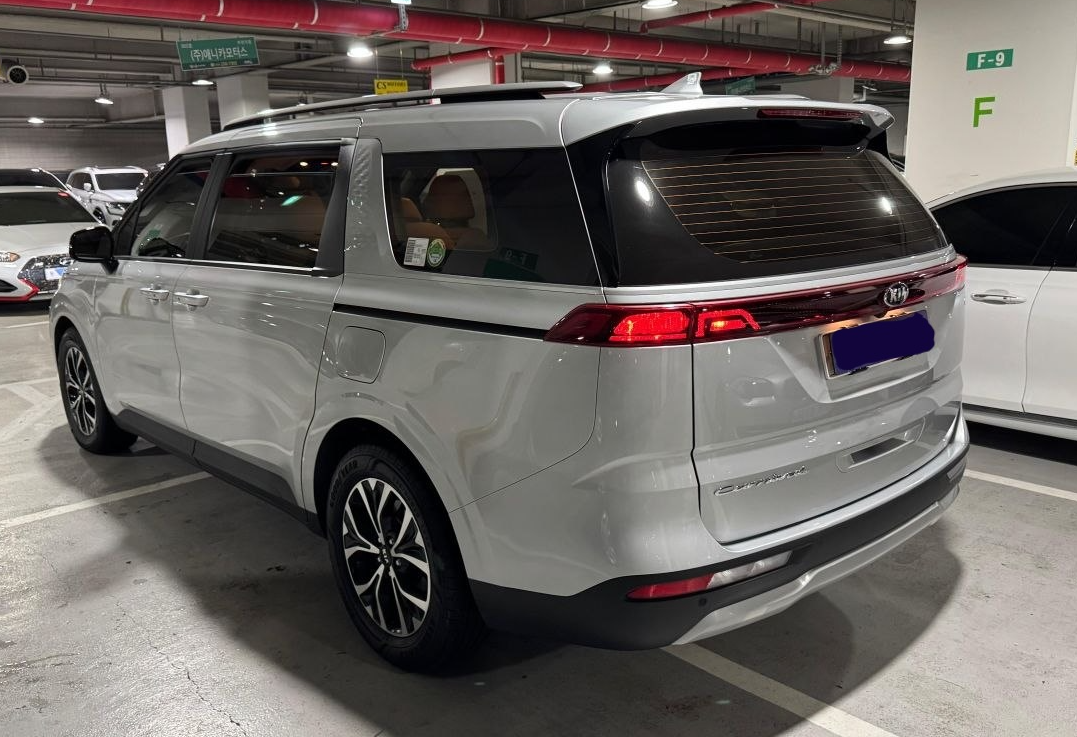 Аренда kia carnival 2021 года в городе Москва Строгино от 8000 руб./сутки, передний привод, двигатель: дизель, объем 2.2 литра, каско (Мультидрайв), ОСАГО (Мультидрайв), без водителя, недорого, вид 2 - RentRide