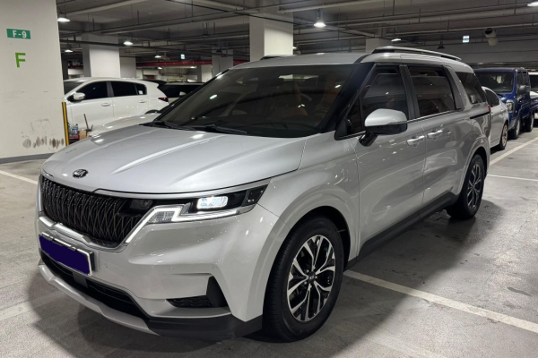 Прокат авто kia carnival 2021 года в городе Москва Строгино от 8000 руб./сутки, передний привод, двигатель: дизель, объем 2.2 литра, каско (Мультидрайв), ОСАГО (Мультидрайв), без водителя, недорого - RentRide