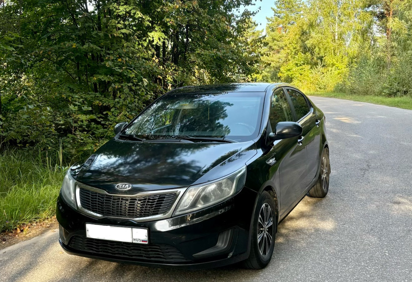 Аренда kia rio эконом класса 2012 года в городе Москва Марксистская от 2160 руб./сутки, передний привод, двигатель: бензин, объем 1.4 литра, ОСАГО (Впишу в полис), без водителя, недорого - RentRide