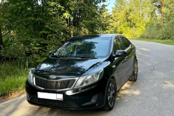 Прокат авто kia rio эконом класса 2012 года в городе Москва Марксистская от 2160 руб./сутки, передний привод, двигатель: бензин, объем 1.4 литра, ОСАГО (Впишу в полис), без водителя, недорого - RentRide